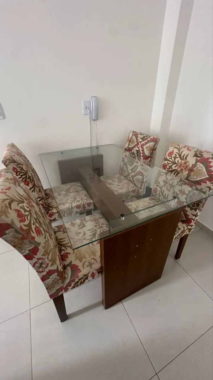 Mesa de Jantar de Vidro com 4 Cadeiras 