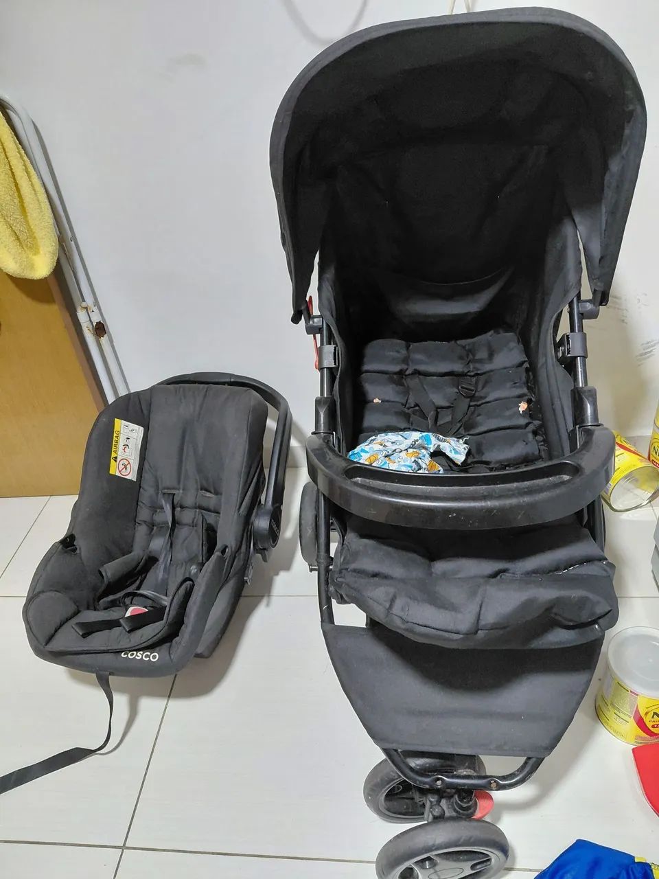Carrinho de Bebê e bebê conforto 