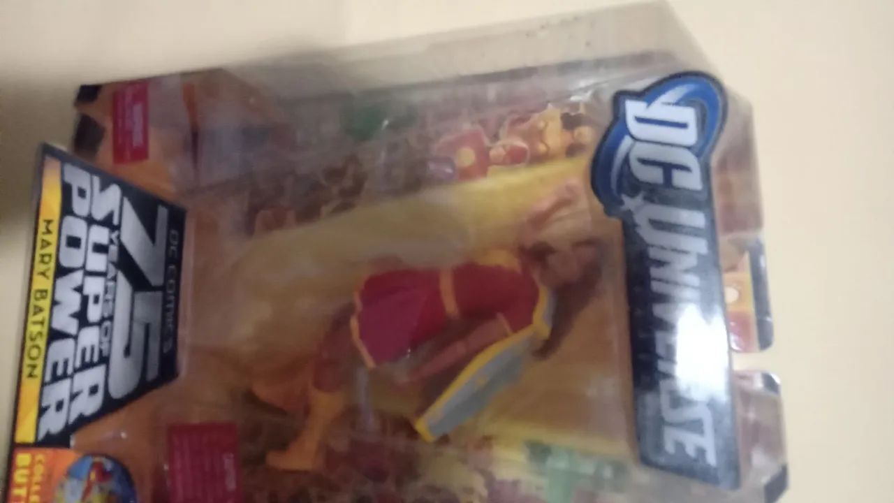 Boneca Mary Batson DC Universe - Foto 3
