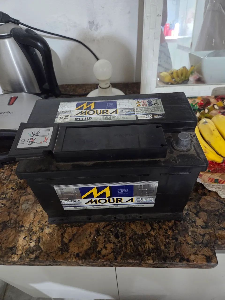 Bateria moura 72ah mf72ld com uma carga lenta
