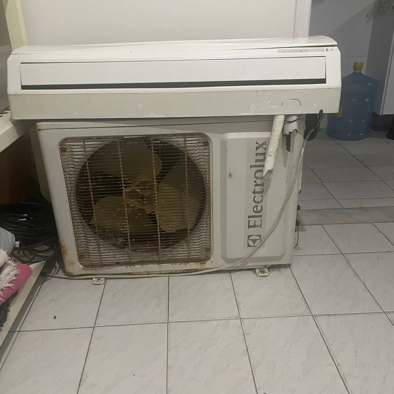 Ar-condicionado Electrolux à venda! Usado, funcionando e em ótimo custo-benefício. 