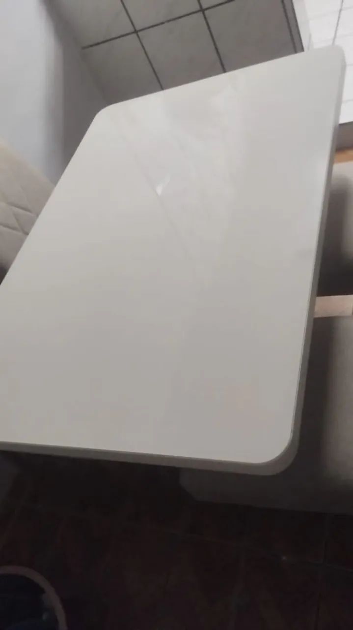 Mesa de jantar com 4 cadeiras 