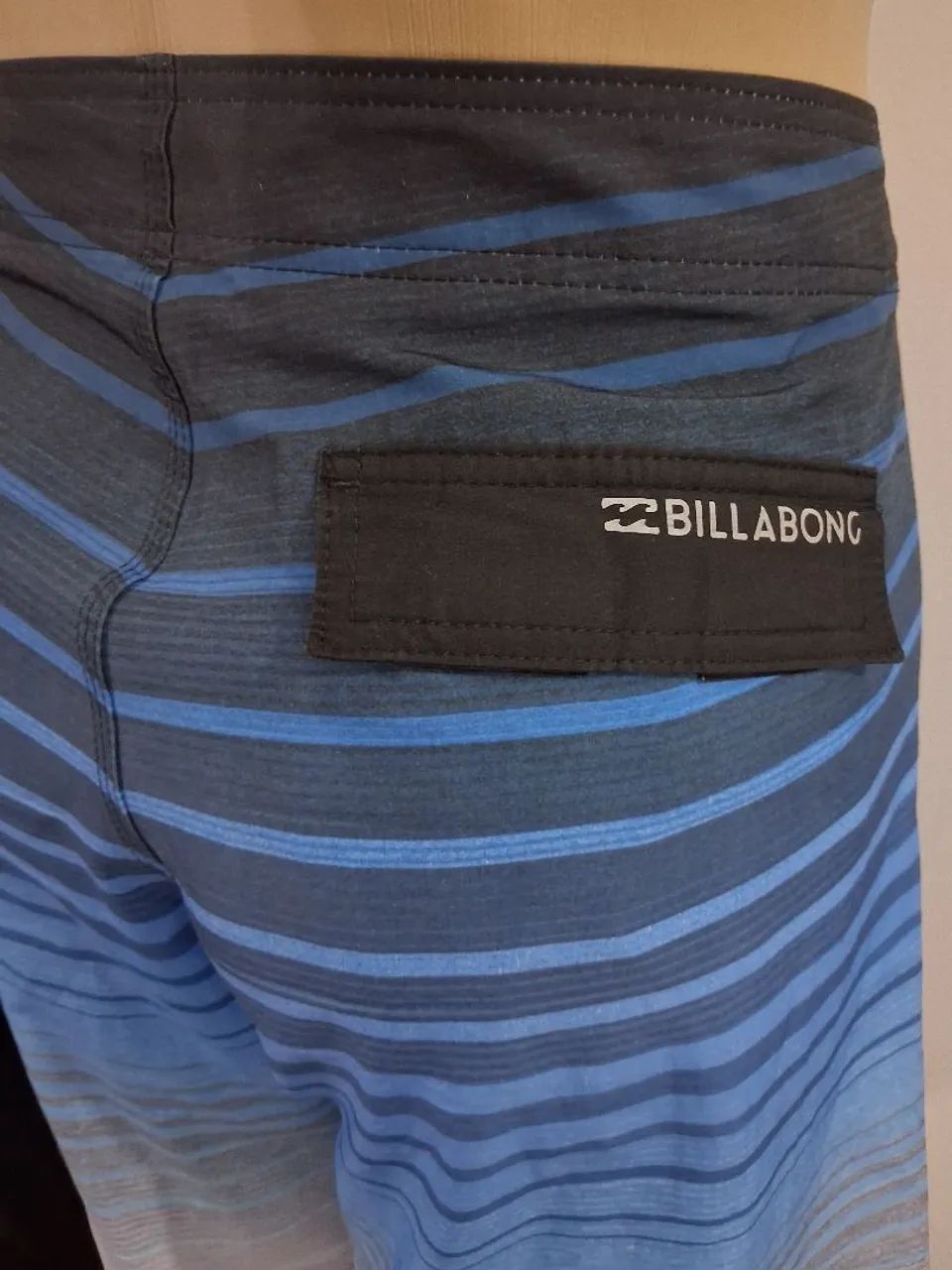 Bermuda Billabong masculina tam G original em excelente estado  - Foto 3