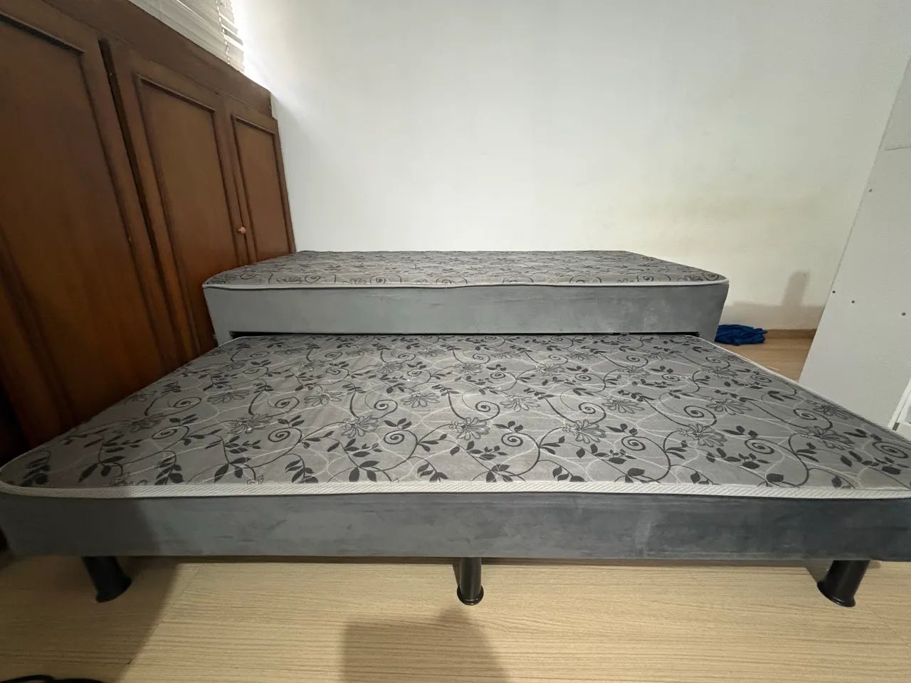Cama box com molas ensacadas e auxiliar 