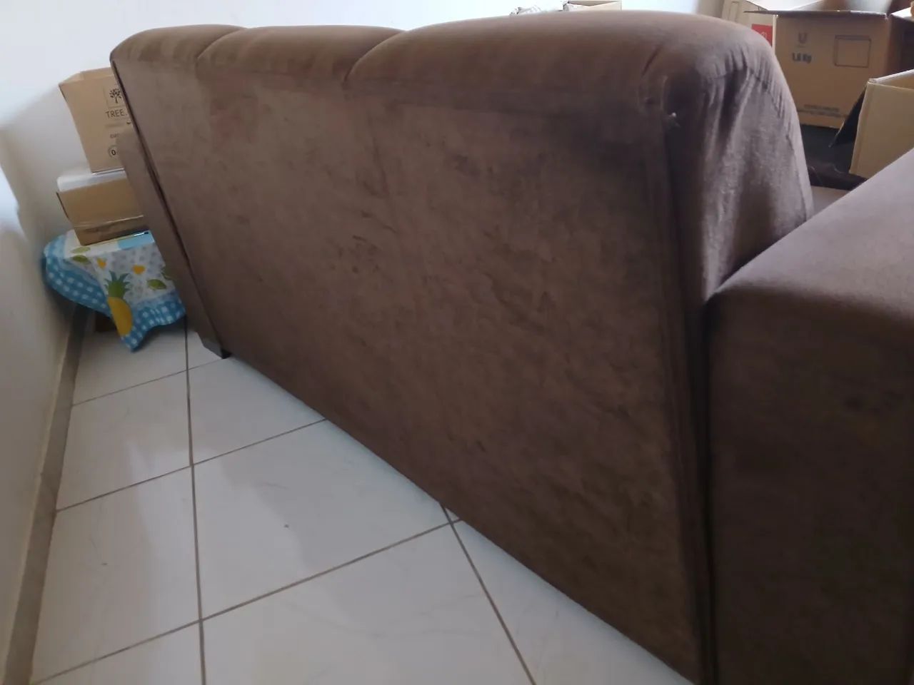 Sofá 3 lugares Suede Marrom - Foto 4