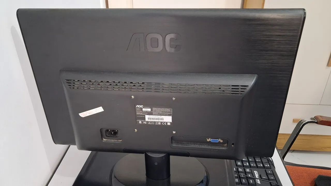 Monitor AOC LCD 20" - Excelente Estado - Foto 2