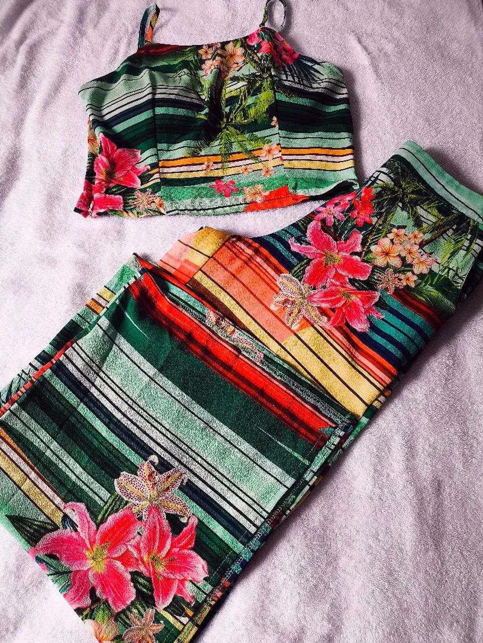 Conjunto de calça e cropd floral  - Foto 3