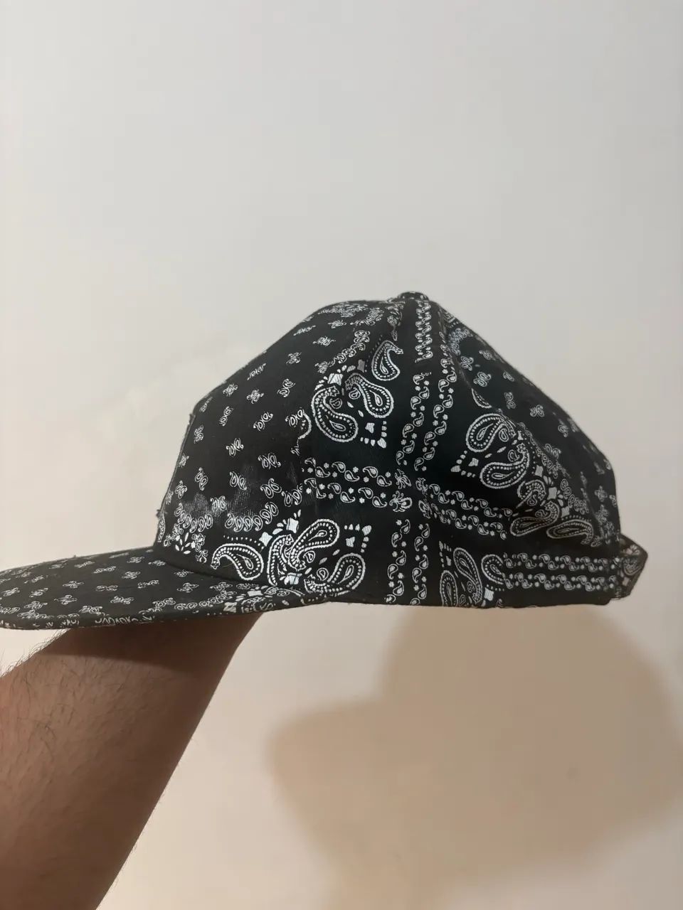 Boné aba reta preto e branco  - Foto 3