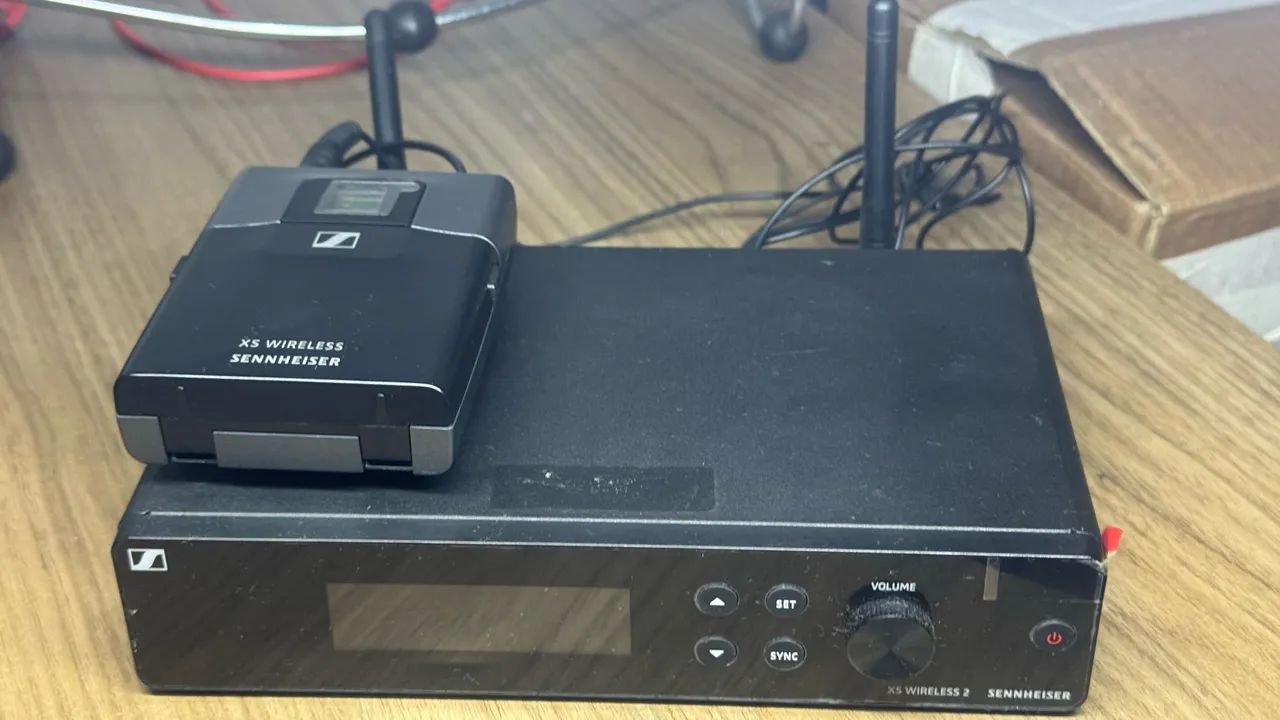 Sistema de microfone sem fio UHF Sennheiser XS Wireless 2 com microfone de lapela - Foto 3