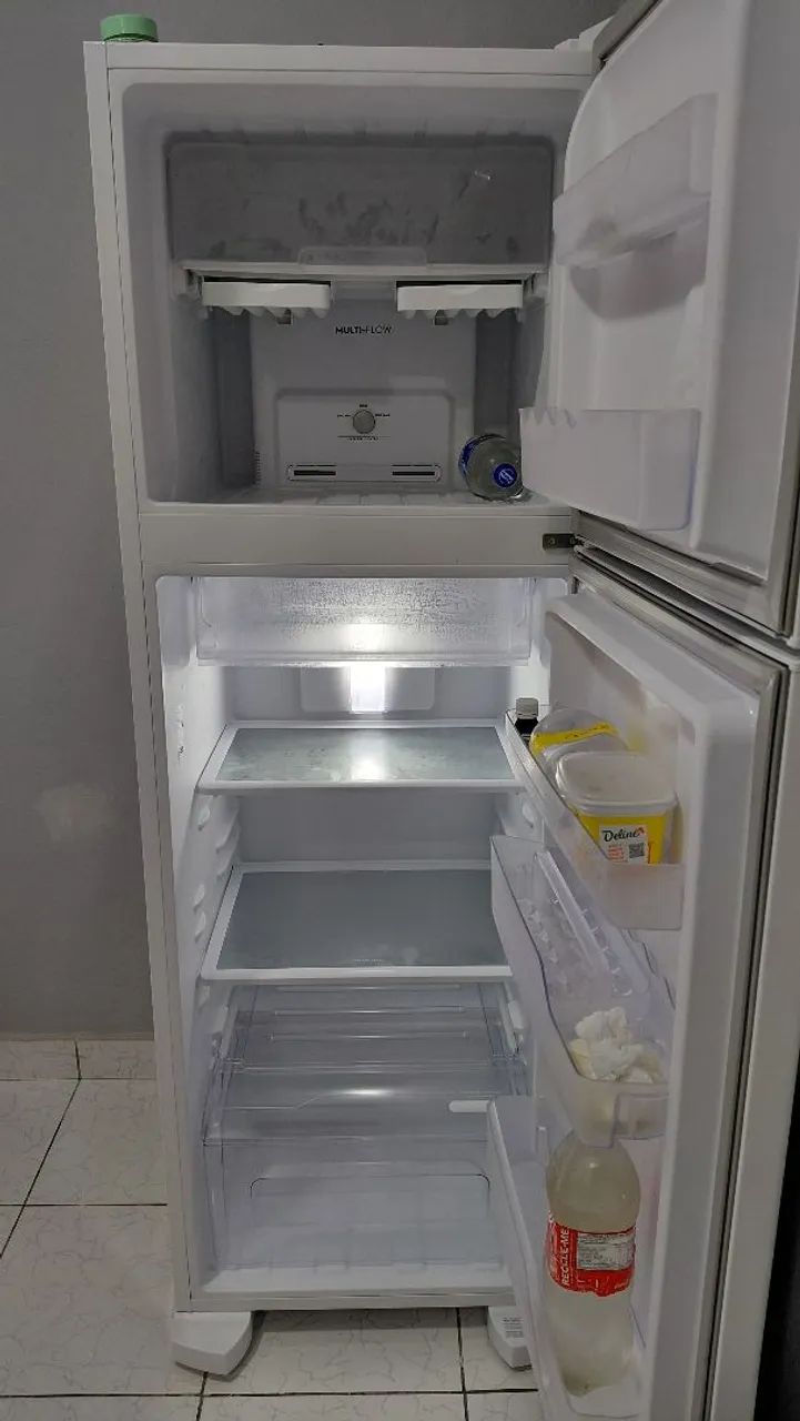 Geladeira Eletrolux semi nova  - Foto 2
