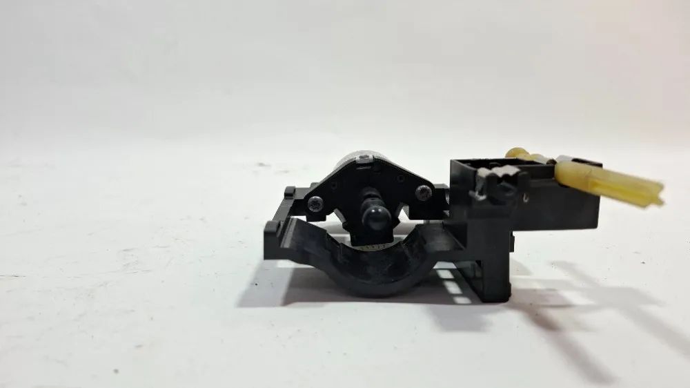 Motor Nivelador Farol Esq. Mercedes C200 W205 2015 A 2018 Preto - Foto 7