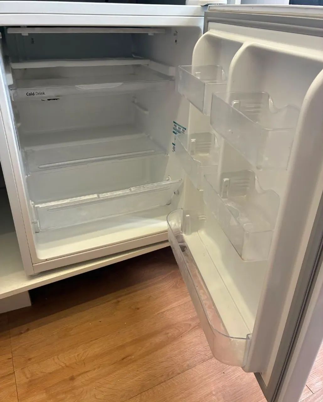 FrigoBar Eletrolux 80L com freezer - Foto 3