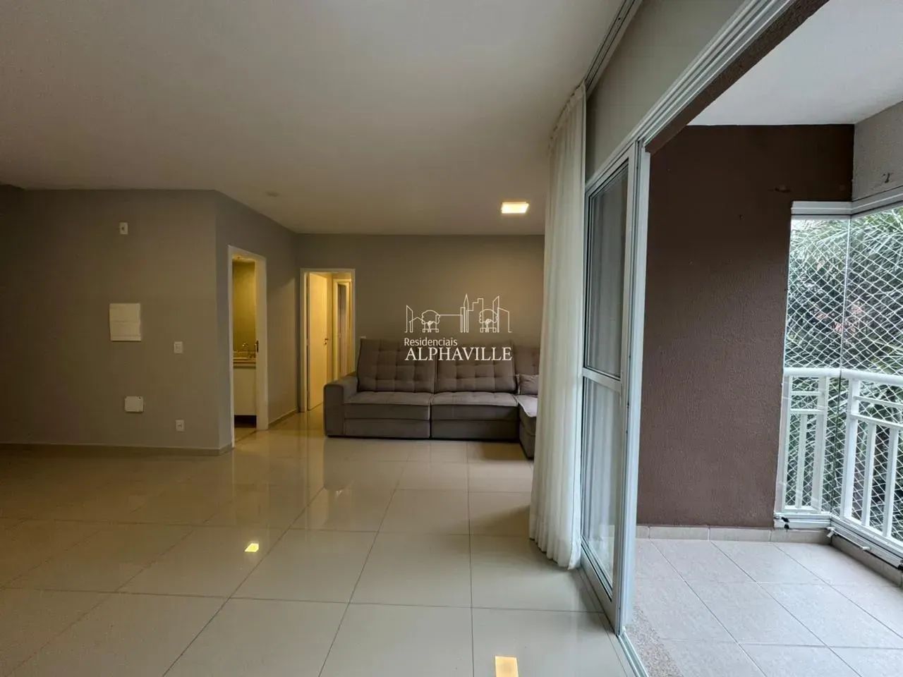 LINDO APTO DE 2 SUÍTES E SALA AMPLIADA PARA LOCAÇÃO NO CENTRO DE ALPHAVILLE - Foto 2