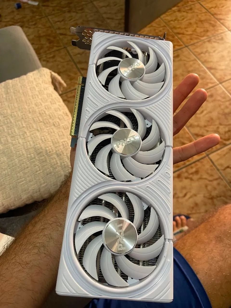 Rtx 5070 12 gb palit white  - Foto 5