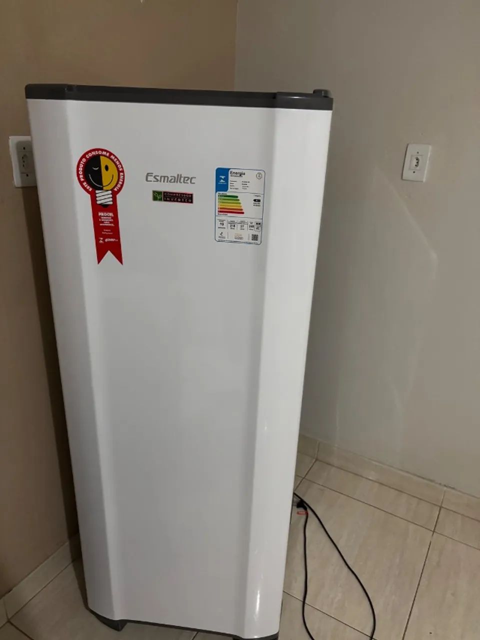 Geladeira semi nova 