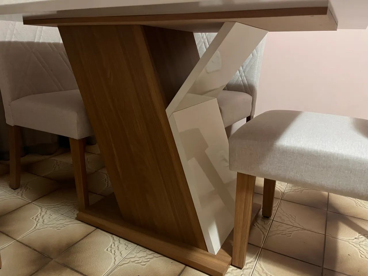 Vendo mesa de jantar 4 lugares e cadeiras , NOVÍSSIMA!  - Foto 3