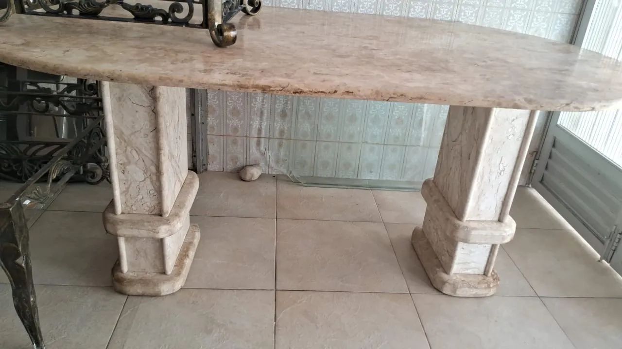 Mesa toda trabalhada em mármore Bege Bahia - Foto 3