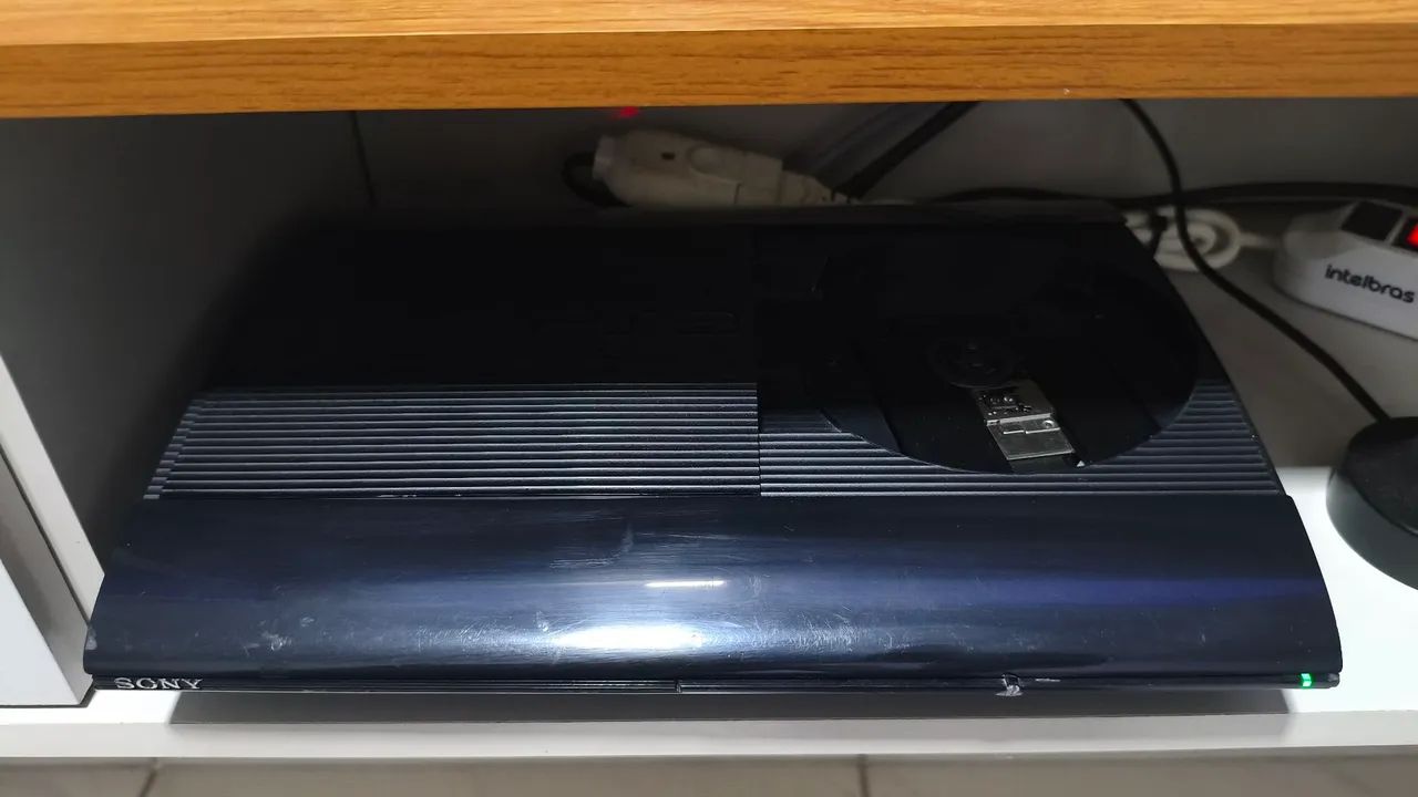 PS3 com loja aberta e 2 controles 1 de PS4 e 1 de PS3. Tudo funcionando perfeitamente. - Foto 2