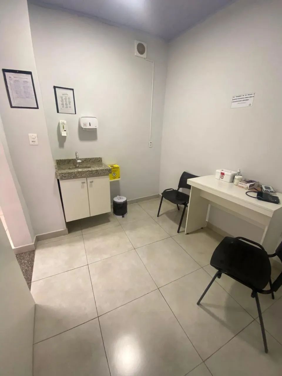 Vende- se Drogaria completa  $ 120.000,00