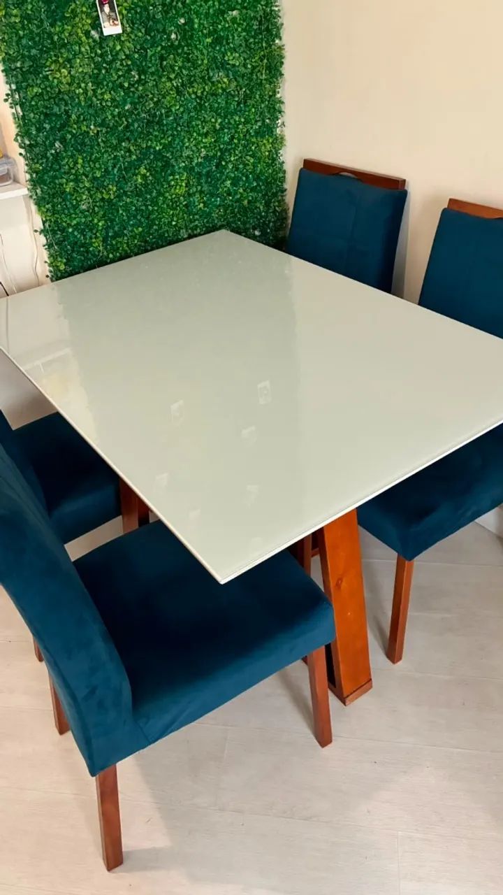 Mesa de jantar com 4 cadeiras