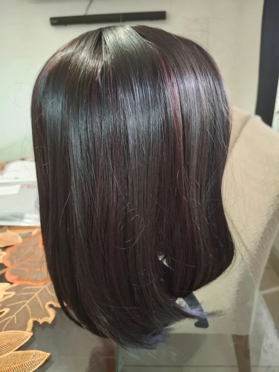 PERUCA CHANEL COM FRANJA E MECHAS MARSALA - Foto 4