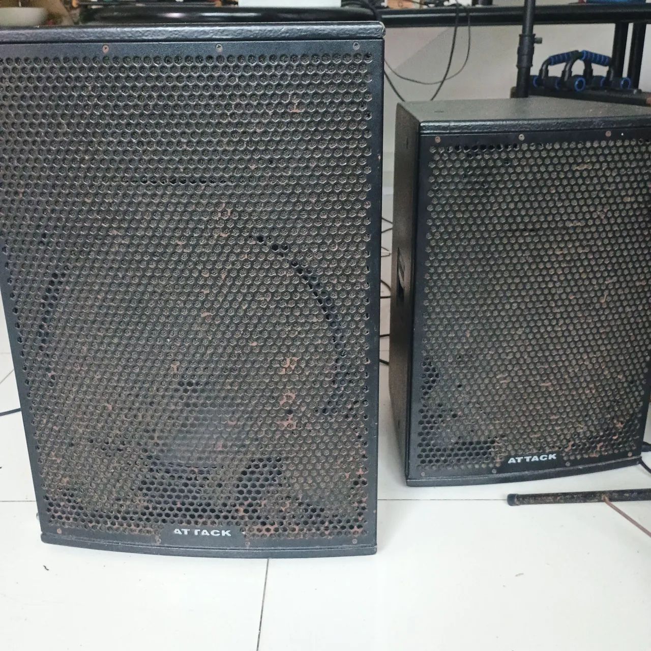 2 caixas ativas ATTACK 12" e 15". Aproveite a oportunidade!