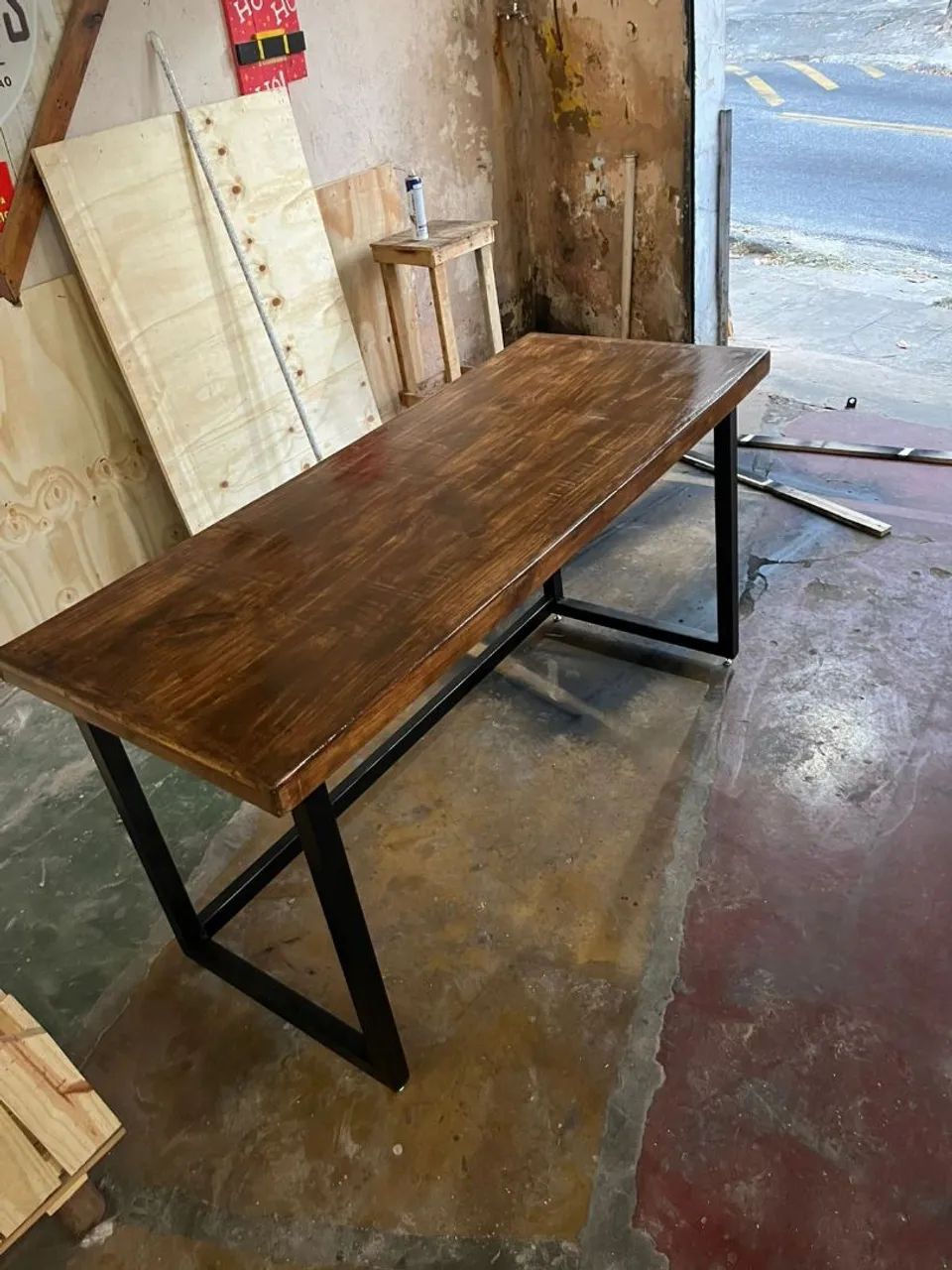 Mesa estilo industrial metal e madeira rústica sob medida  - Foto 5