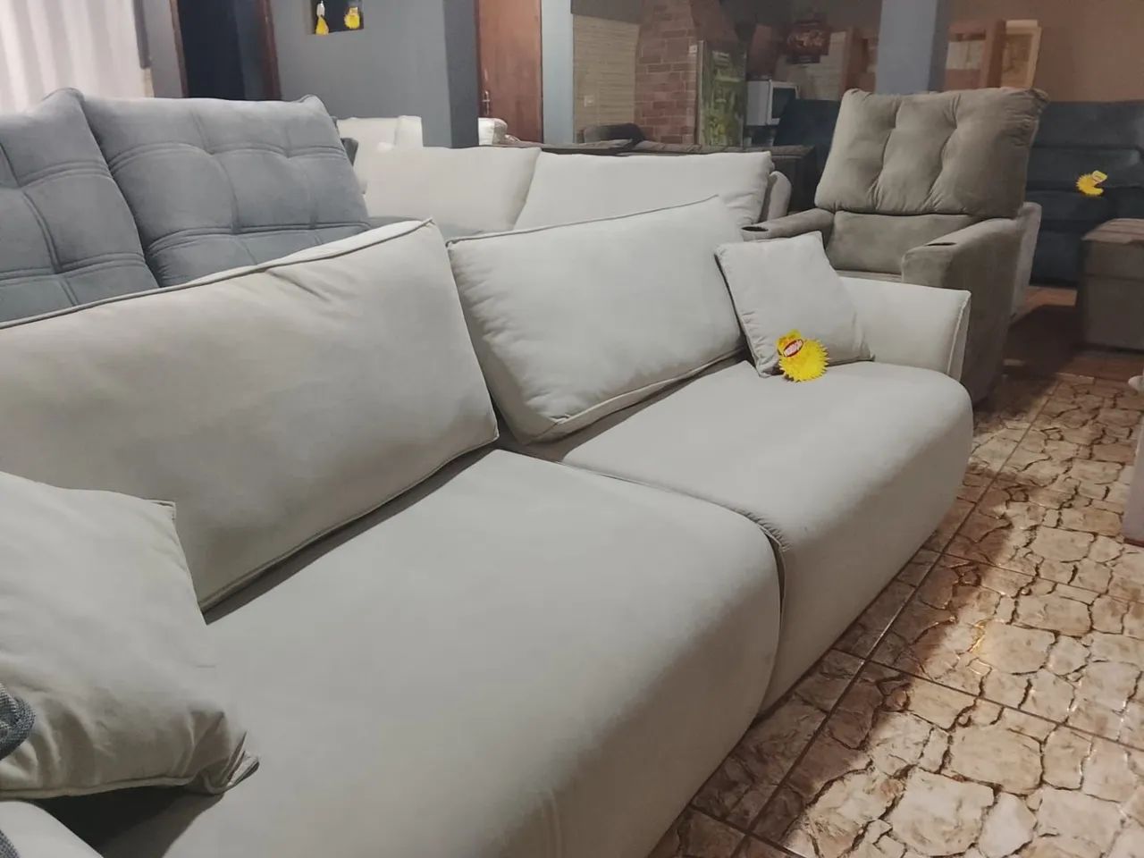 Lotão de sofás, produto de qualidade, valores abaixo do preço de mercado, produto avariado - Foto 4