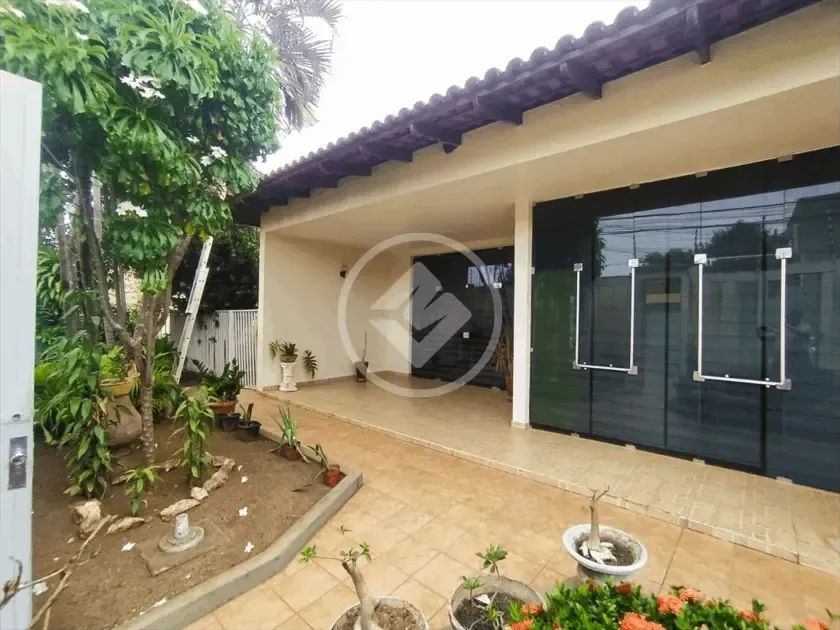 Casa Ampla no centro de Várzea Grande, com 635m² de área construída possui 5 quartos, send - Foto 4