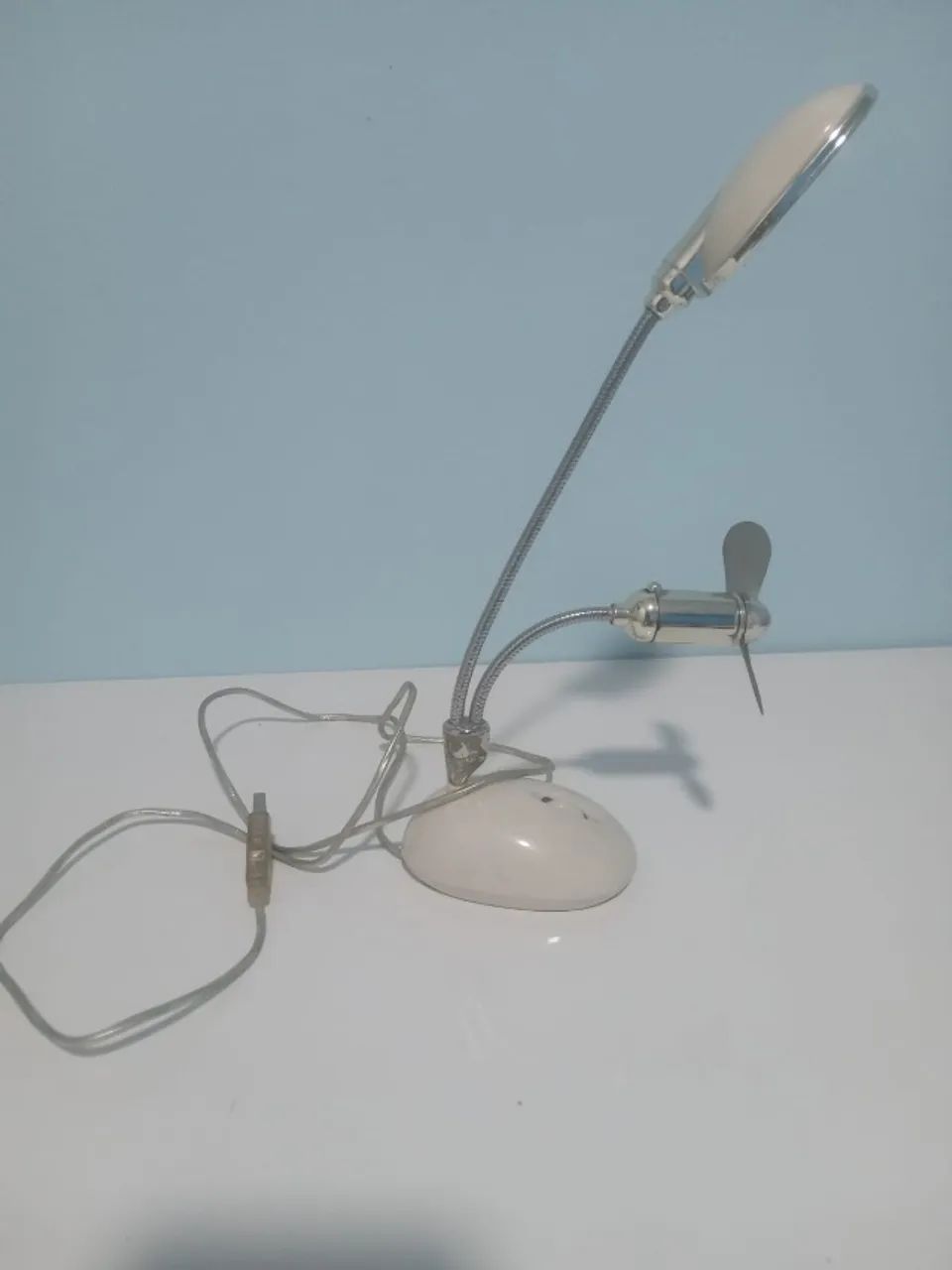 Luminária de Mesa USB