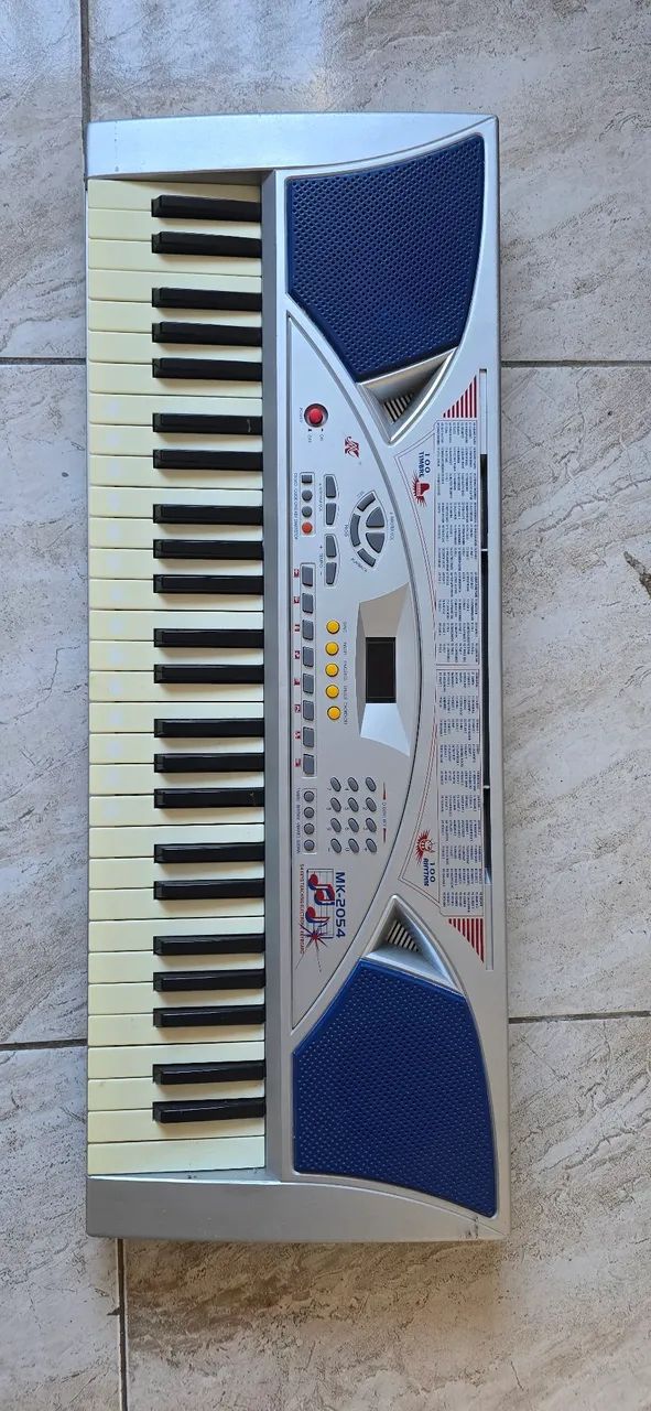 Teclado musical com defeito