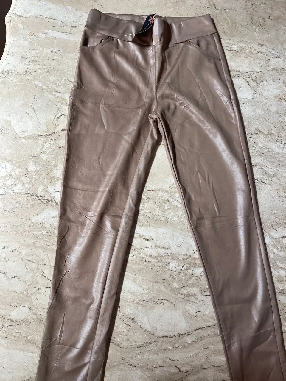Calça courino fake 