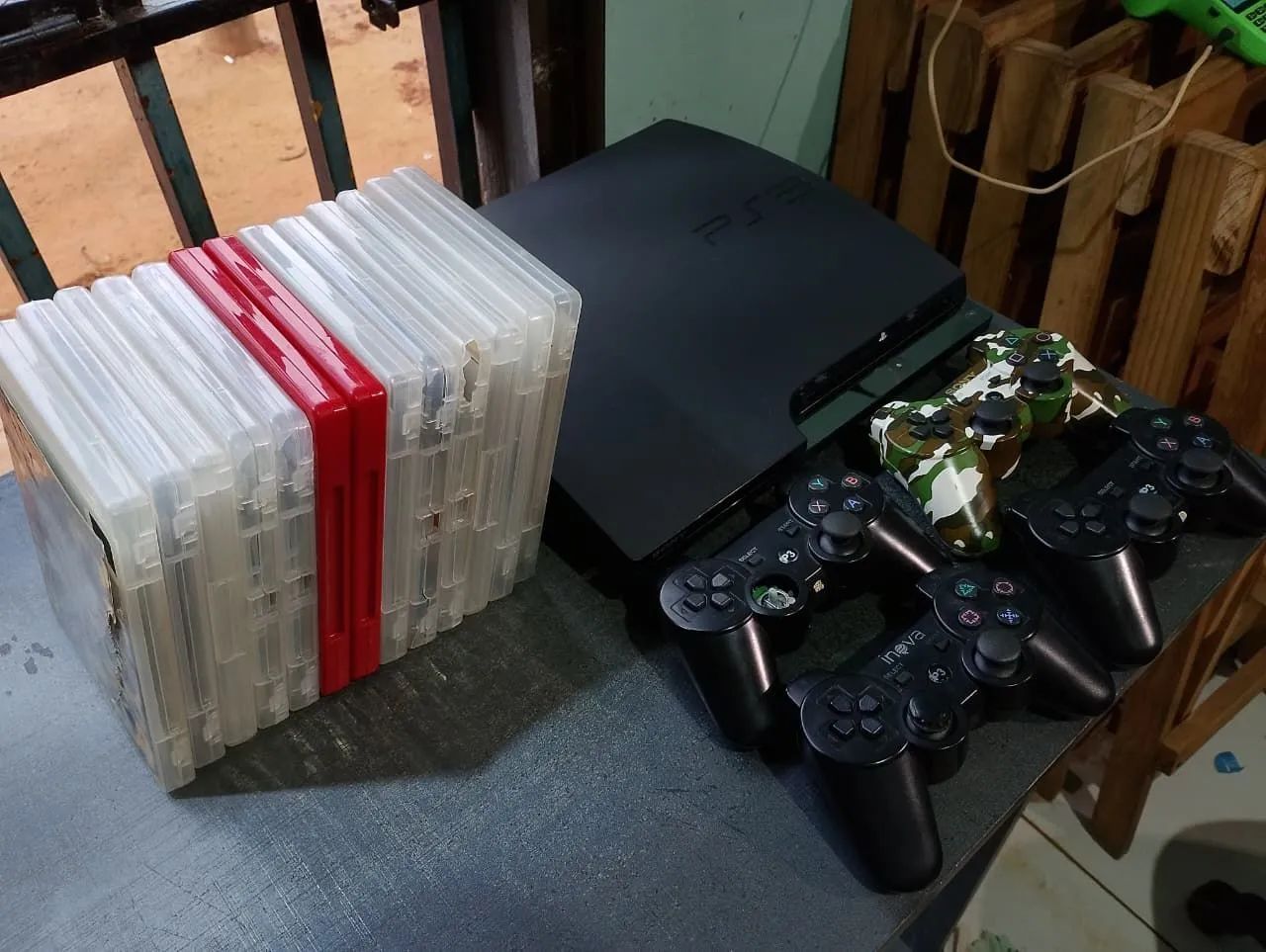 Ps3 com 17 jogos e 4 controles - Foto 5