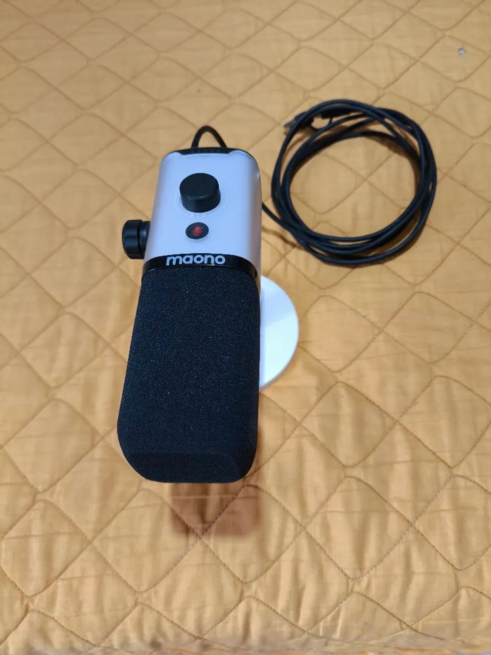 Microfone dinâmico Maono PD100X RGB USB/XLR + Brinde