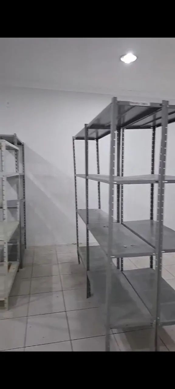 Prateleiras seminovas 
