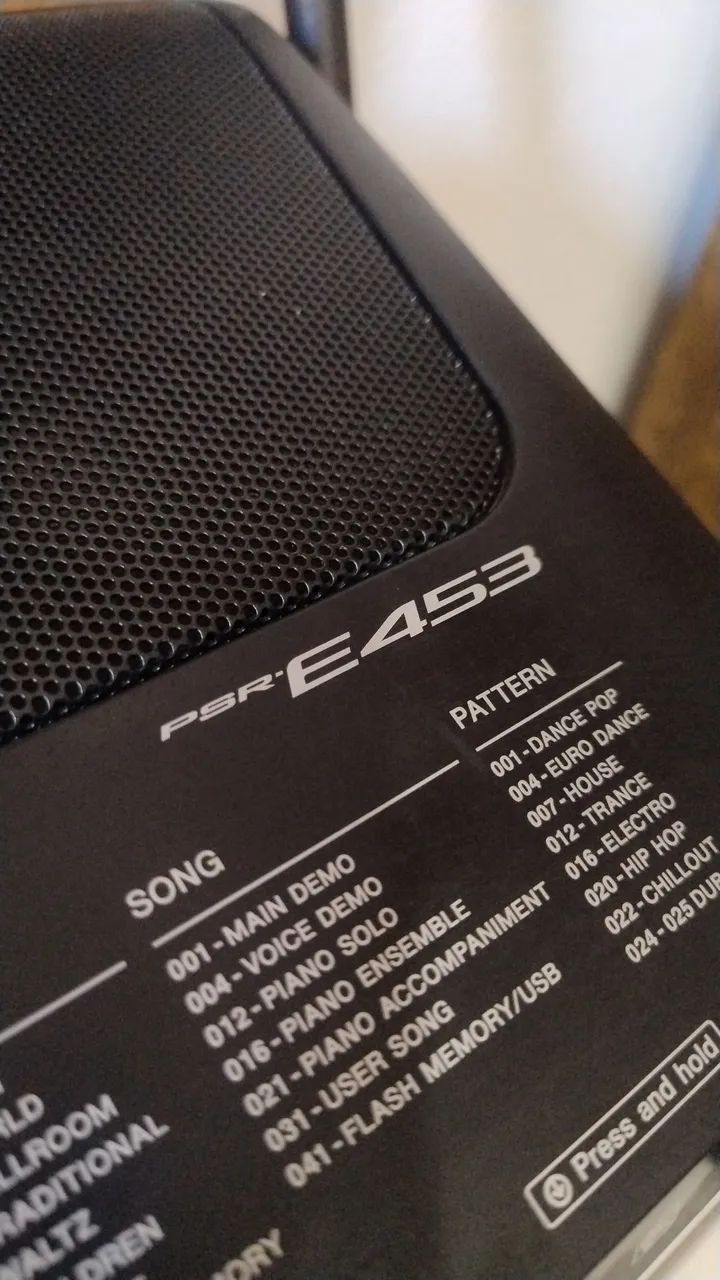 Teclado musical YAMAHA PSR E453 - Foto 5