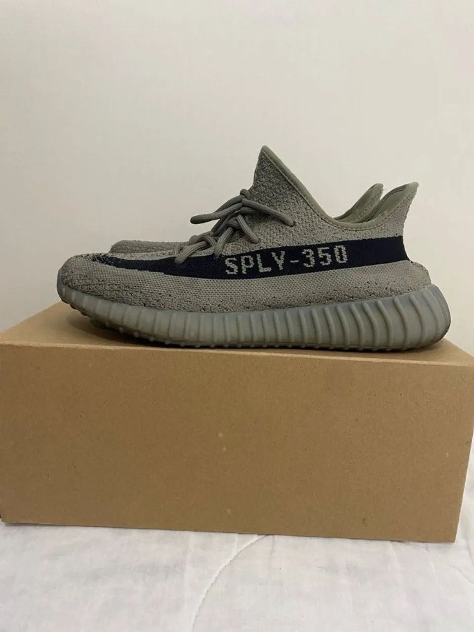 Tenis Yeezy 350 V2 Granite - Foto 4