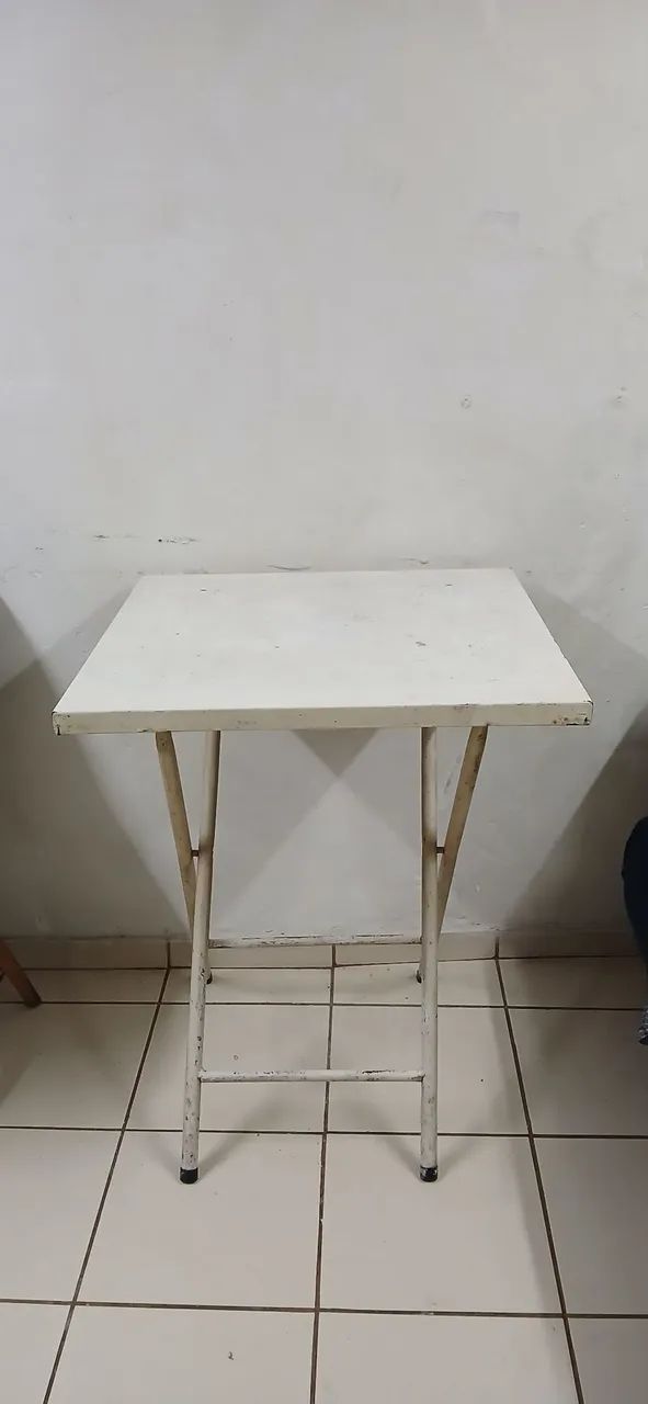 Mesa de metal