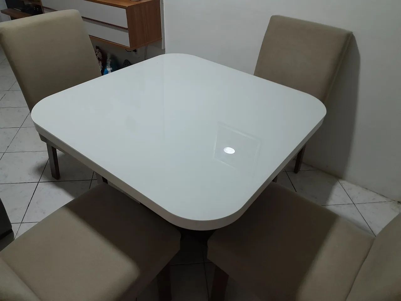 Mesa de jantar 4 cadeiras seminova - Foto 3