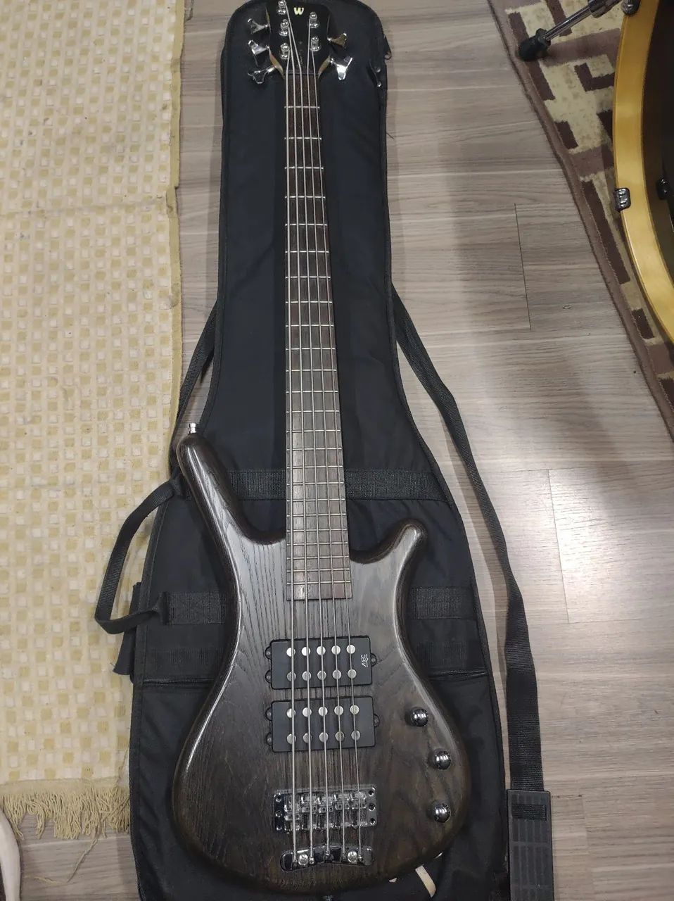 Baixo elétrico Warick 5 cordas 3200 