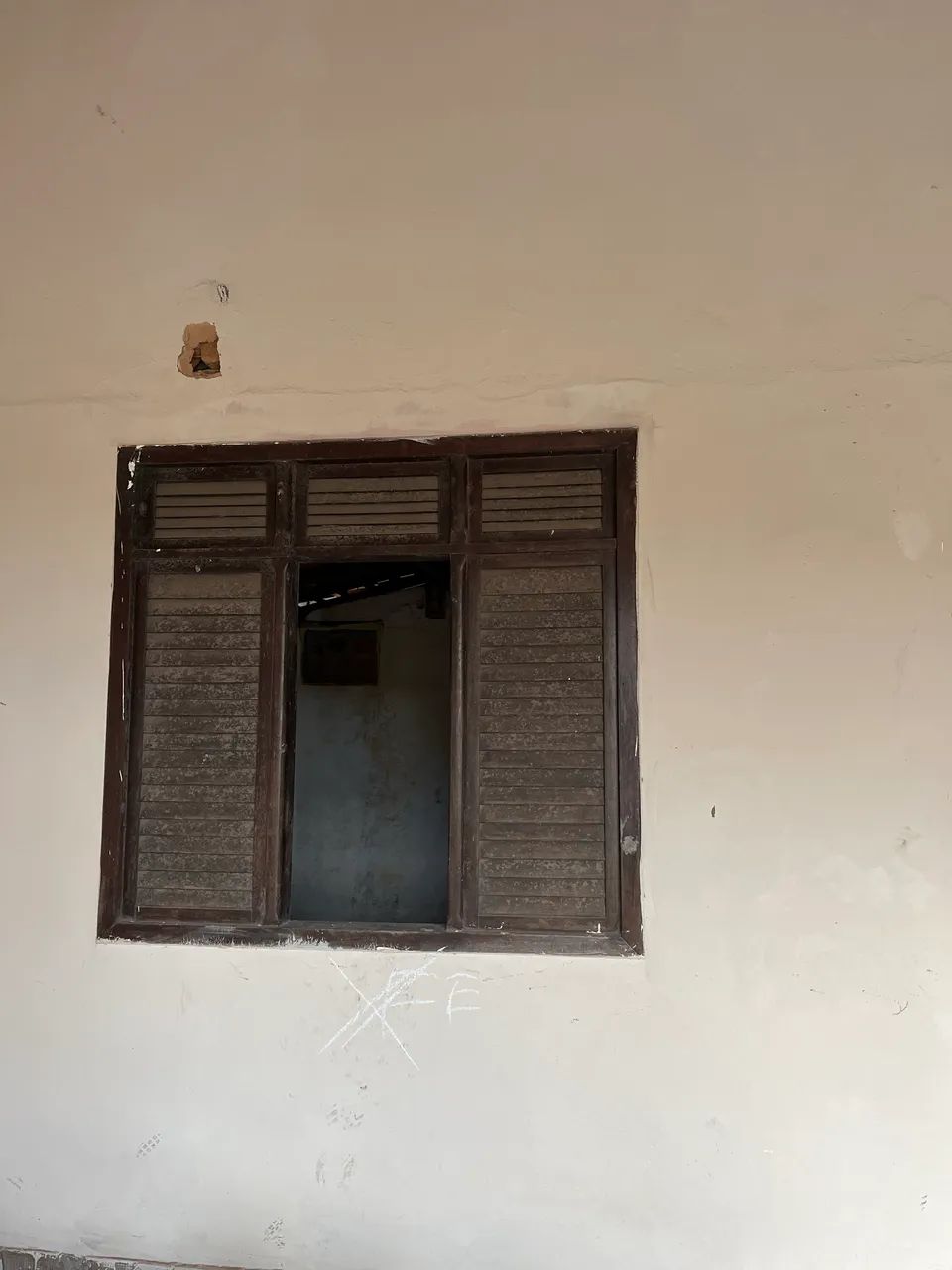 3 janelas de madeira maciça usadas, modelo veneziana. - Foto 2