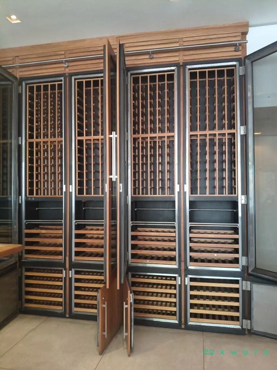 Adega climatizada com 12 portas - Foto 4