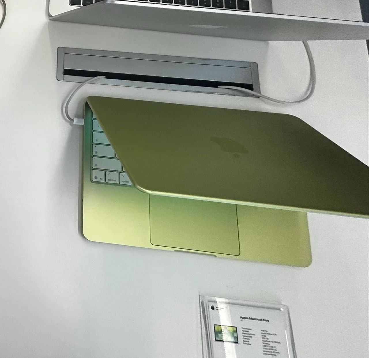 Macbook Neo 13'' 256GB 8RAM - Foto 3