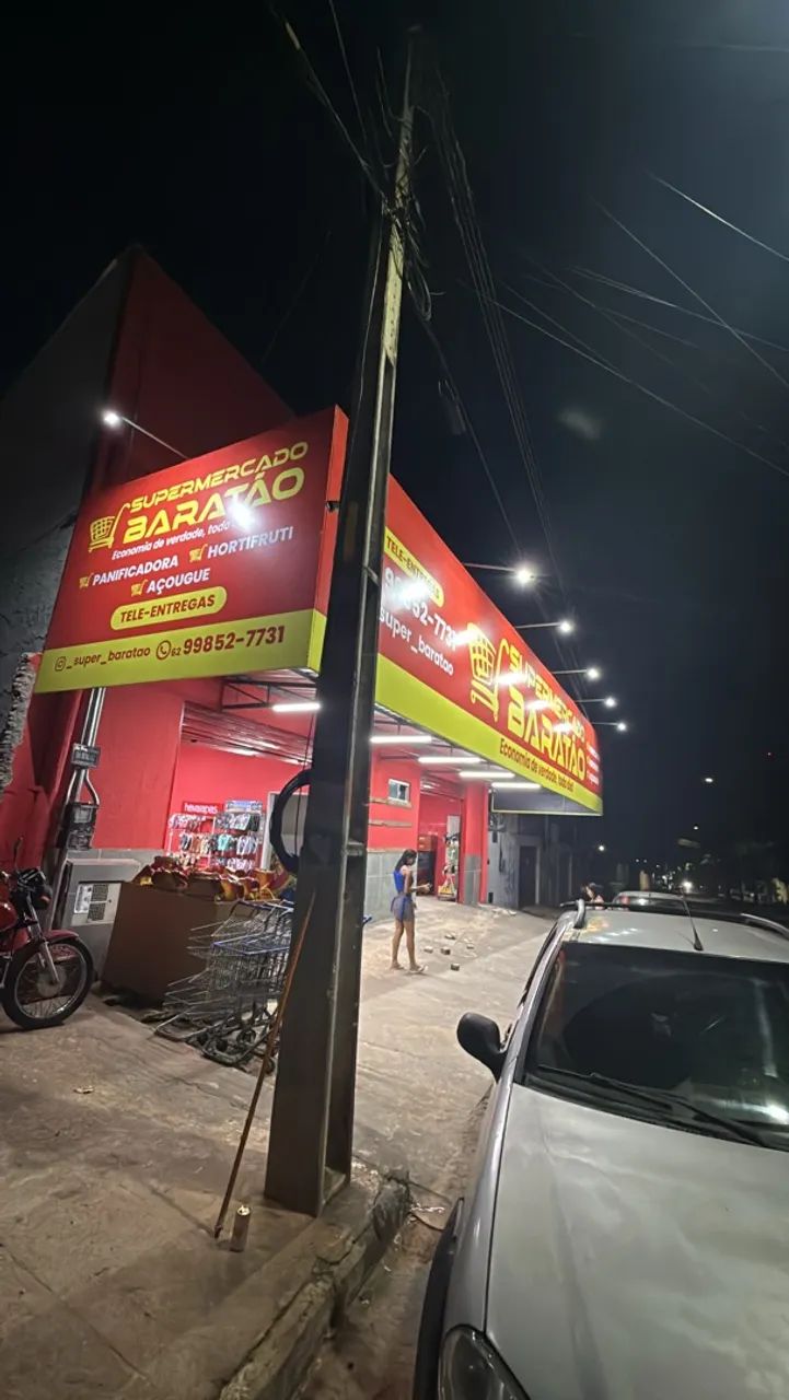 Supermercado funcionando com todos os equipamentos 
