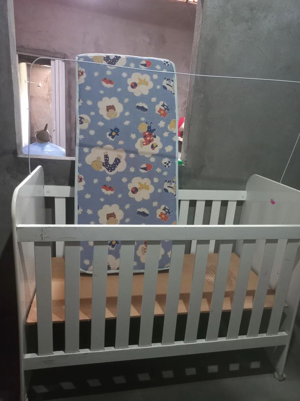 Vendo berço com colchão em bom estado e barato - Foto 5