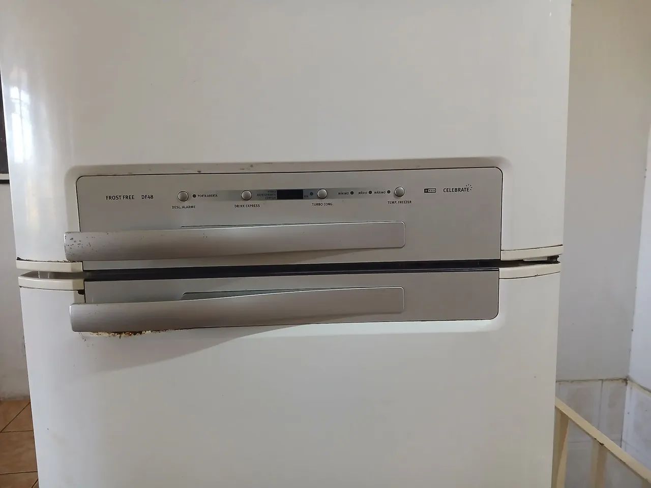Geladeira Electrolux Df48 r$ 700 00