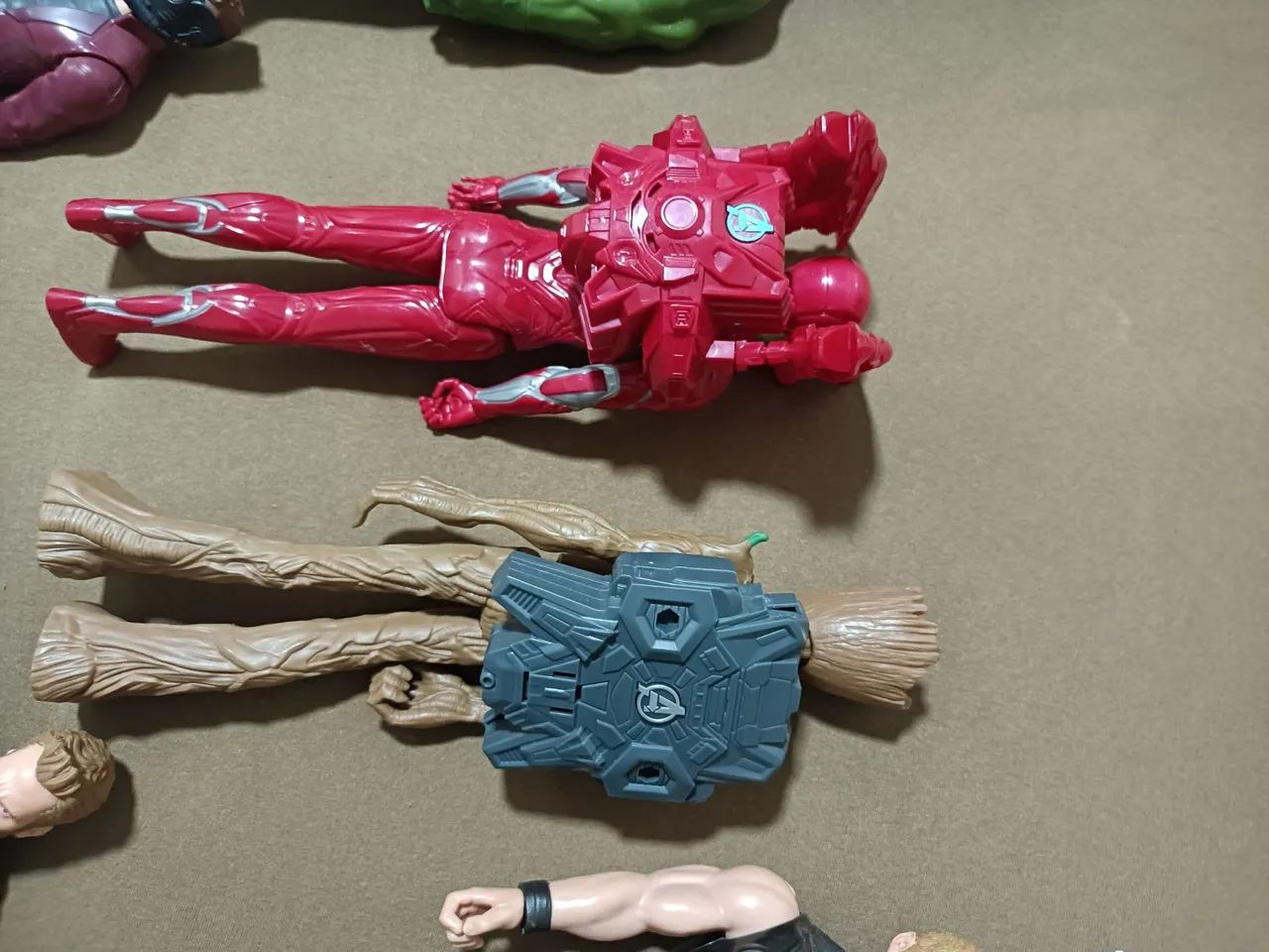 Bonecos Vingadores + 2 caixas de voz que os permitem falar - Foto 2