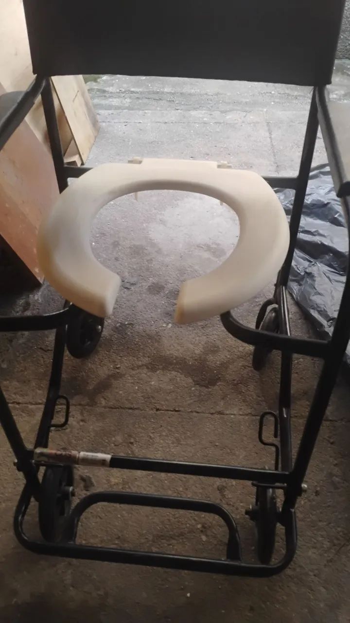 Cadeira de rodas higiênica  - Foto 2