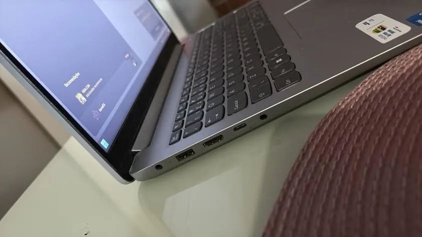 Lenovo ideapad 1 15IAU7