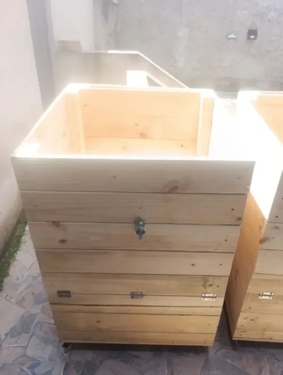 Container de Madeira 70x70x1m com Rodas e Tampa de Acesso - Ideal para ...